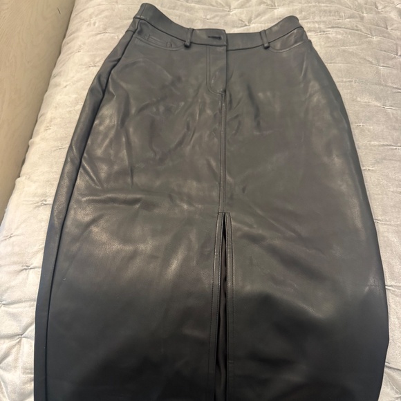 Tahari  leather skirt - Picture 3 of 3